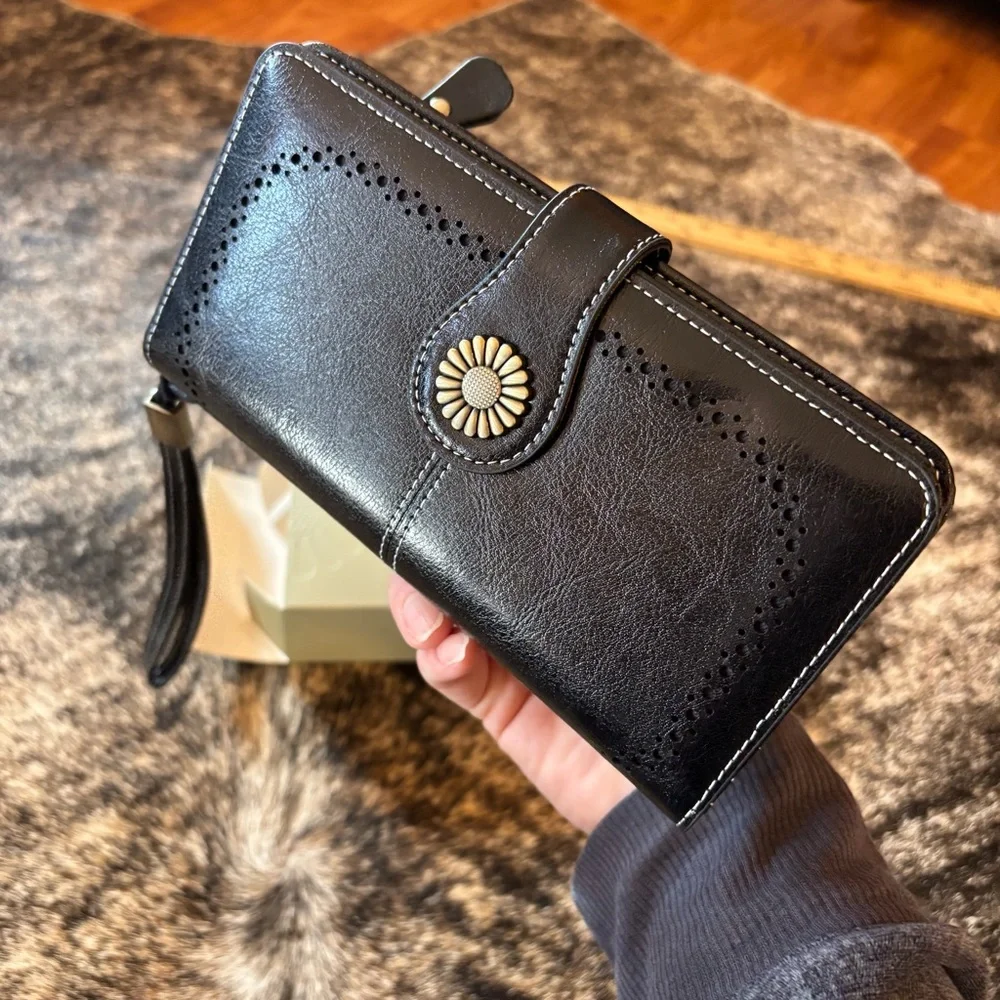 NWT Black Faux Leather Sunflower Detail Wallet / Wristlet, Lots of space! - Picture 5 of 14